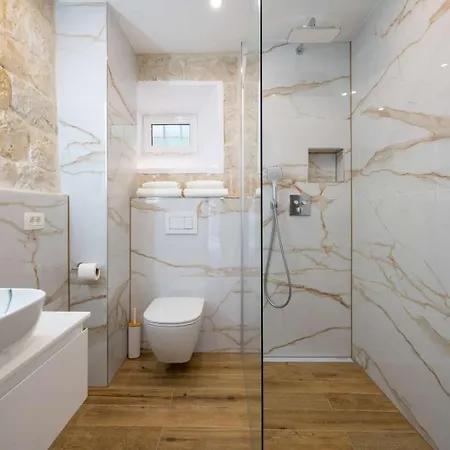 Casa Petric شقة تروغير